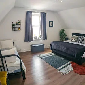 Phenix - Huge 3 Bed, Super Equipped Apartment. Apartment Cardiff